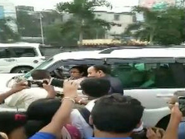 Mamata Banerjee stopped her convoy to provide free passage to common commuters in Kolkata on Aug 7 