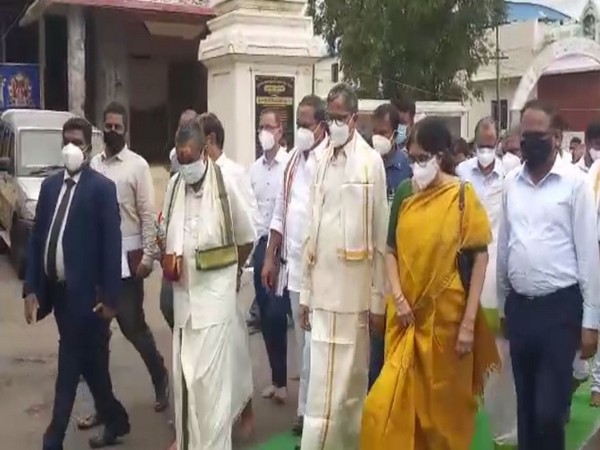 CJI NV Ramana at Bhramaramba Mallikarjuna Swami Temple (Photo/ANI)