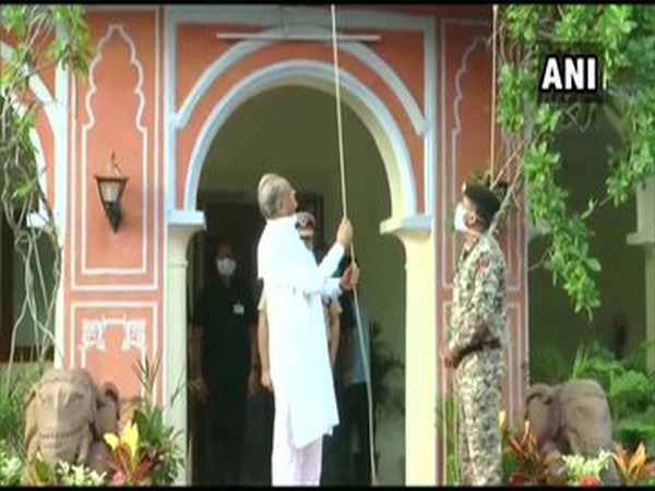 Rajasthan Chief Minister Ashok Gehlot hoists the national flag at his residence in Jaipur on Saturday. [Photo/ANI]