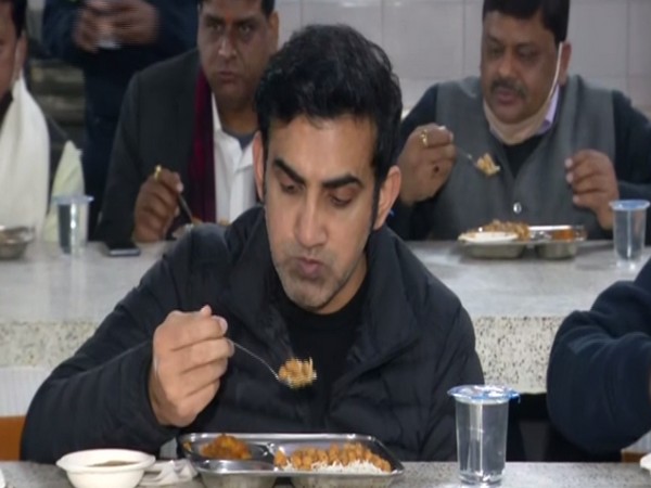 BJP MP Gautam Gambhir had lunch at 'Ek Asha Jan Rasoi' community kitchen (Photo/ ANI)