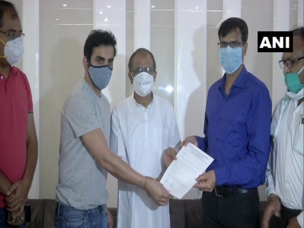 BJP MP Gautam Gambhir handing over isolation centre to Delhi government officials on Tuesday. (Photo/ANI)