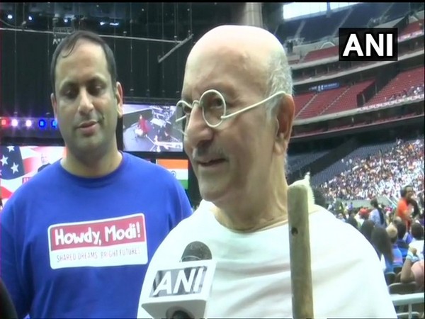 Ramesh Modi who dressed as Mahatma Gandhi to 'Howdy Modi!' event in Houston on Sunday (Photo/ANI) 