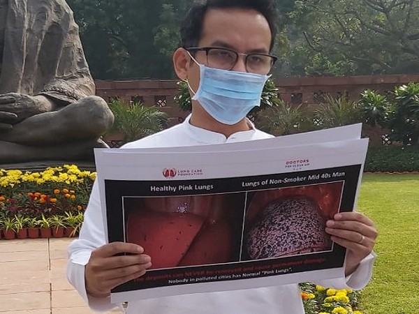 Congress MP Gaurav Gogoi protesting in front of Mahatma Gandhi's statue in New Delhi on Monday against air pollution.