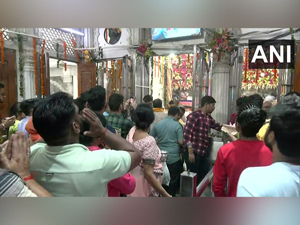 Devotees offer prayers at Shree Gauri Shankar Temple in Chandni Chowk, on the third Monday of 'Sawan' month (Photo/ANI)