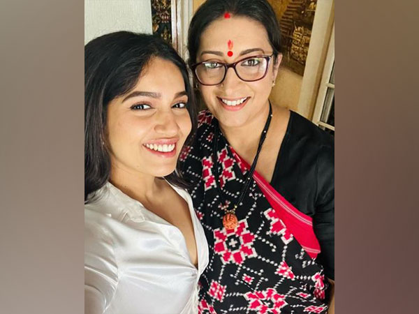 Bhumi Pednekar with Smriti Irani (Image source: Instagram)