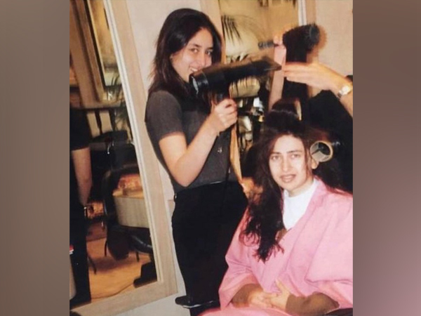 Throwback image of Kareena and Karisma (Image source: Instagram)