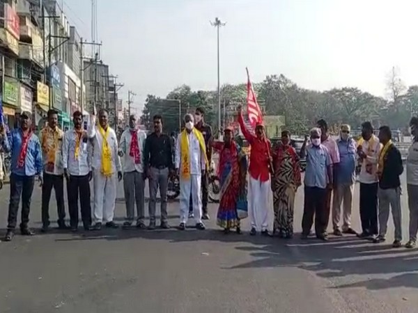 Leaders, workers of TDP and Left staging protest in Chittoor town on Friday. (Photo/ANI)