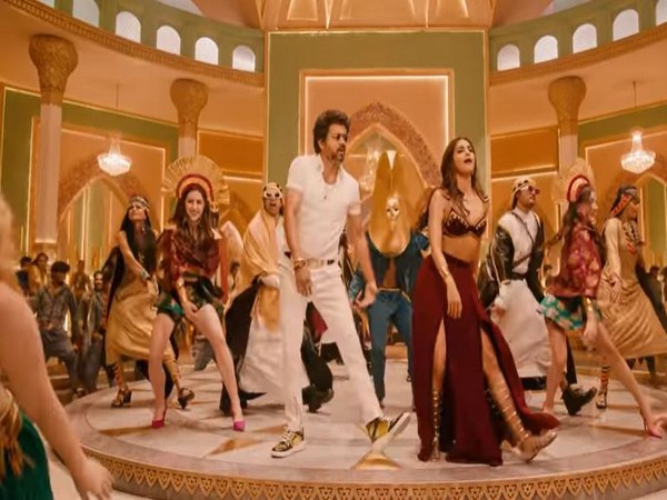 Still from the song 'Arabic Kuthu' (Image source: YouTube)