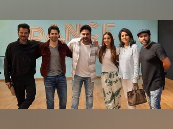 Anil Kapoor, Varun Dhawan, Raj Mehta, Kiara Advani, Neetu Kapoor, Bosco Martis (L to R) 