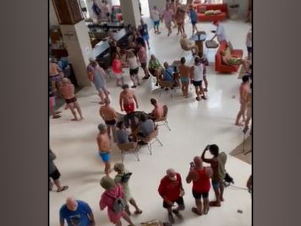 Guests forced into hiding after shooting reported at Cancun hotel. (Twitter)