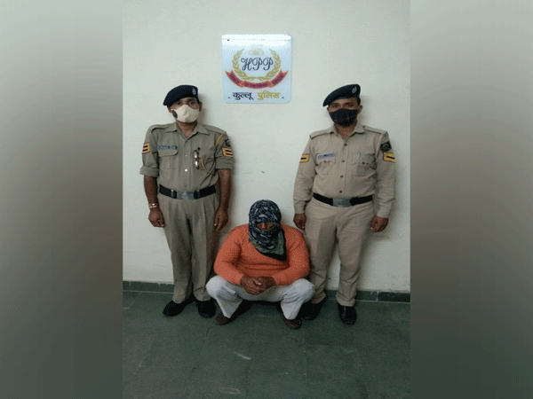 Kullu Police with the accused. (Photo/ANI)