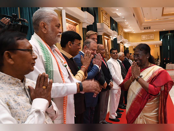 President Droupadi Murmu with guests at 'At Home' reception. (Picture Courtesy: President Droupadi Murmu's Twitter Handle)