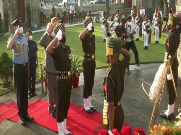 Tamil Nadu Governor Banwarilal Purohit lays wreath at the War Memorial at Rajaji Salai, in Chennai, on  Republic Day.