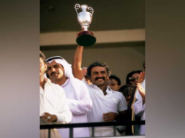 Sunil Gavaskar with Asia Cup title in 1984 (Photo/ ICC Twitter)