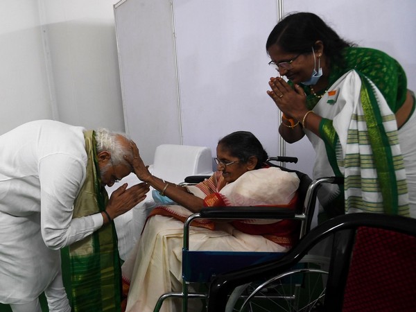 Prime Minister Narendra Modi met a freedom fighter's family in Andhra Pradesh. (Photo/ANI)