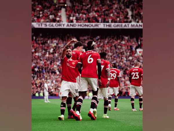 Paul Pogba and Bruno Fernandes (Photo: Twitter/Manchester United)