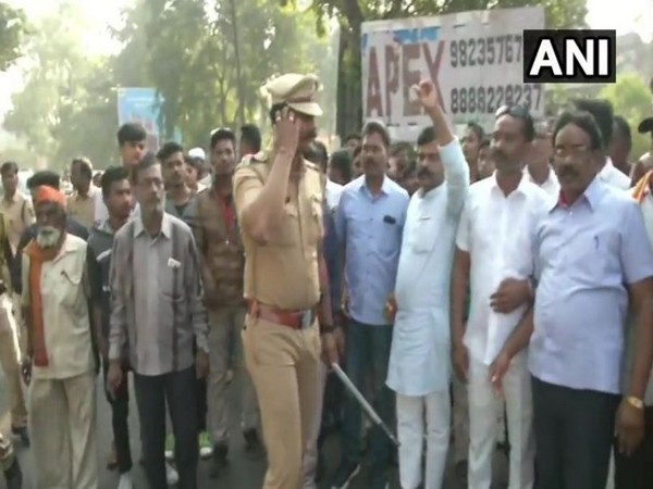 Locals protesting outside Kalmeshwar police station in Nagpur in Maharashtra on Monday. Photo/ANI