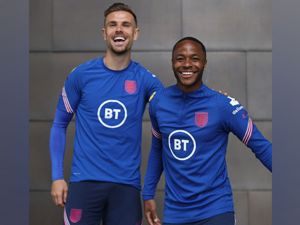 Jordan Henderson and Raheem Sterling (Photo: Twitter/England)