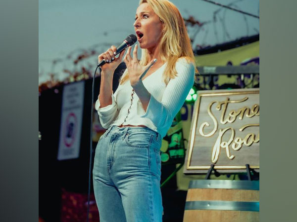 Nikki Glaser (Image Source: Instagram)