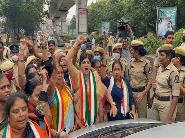Telangana Pradesh Mahila Congress President Sunitha Rao, others in Hyderabad protests (Photo/ANI)