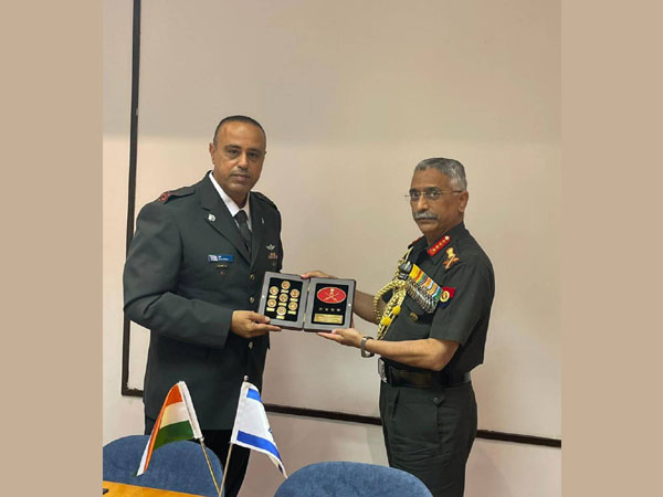 Army Chief MM Naravane interacts with Israeli Ground Forces Chief Tamir Yadai (Twitter/@adgpi)