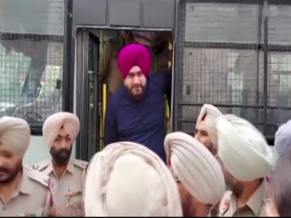 Congress leader Navjot Singh Sidhu brought to Rajindra Hospital, Patiala for a medical checkup. (Photo/ANI)