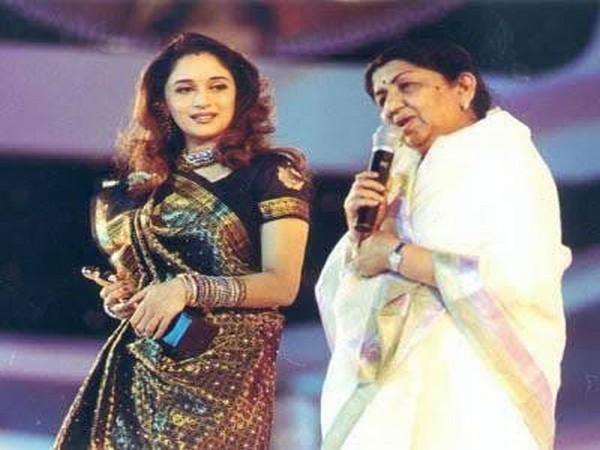 Madhuri Dixit, Lata Mangeshkar (Image source: Twitter)