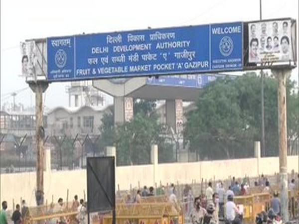 People arrive at wholesale fruit and vegetable market in Gazipur. [Photo/ANI]