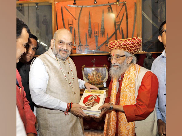 Union Home Minister Amit Shah with Babasaheb Purandare (File photo)