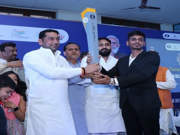 Minister Dr Somendra Tomar receieving torch from GM Tejas Bakre (Photo/SAI Media-Twitter)