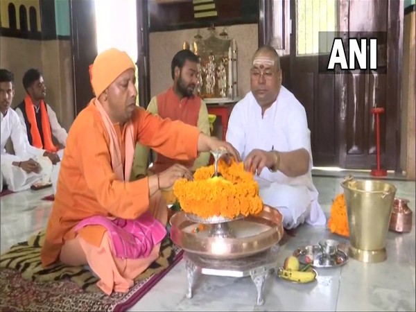 Yogi Adityanath offers Maha Shivaratri prayers at Gorakhnath temple (Photo/ANI)