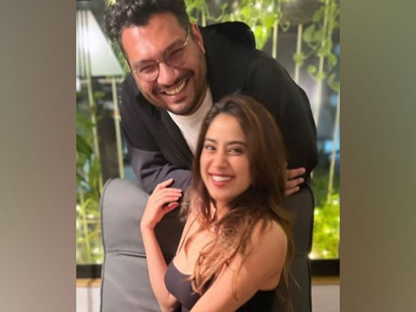 Kayoze Irani, Janhvi Kapoor