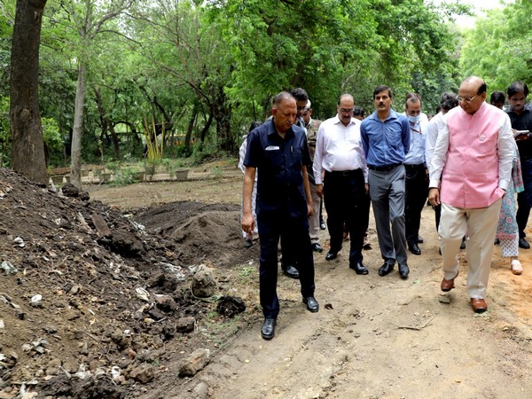 Delhi Lieutenant Governor Vinai Kumar Saxena visits 400-year-old Roshanara Bagh 