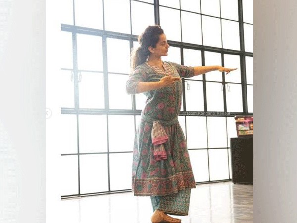 Kangana Ranaut learning Bharatnatyam (Picture courtesy: Instagram)
