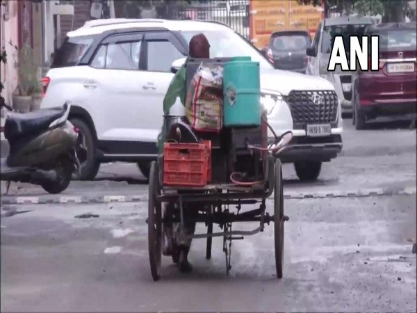 A daily-wage worker (Photo/ANI)