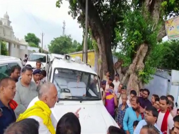 Giriraj Singh seeks Sunni Muslims' support in Ayodhya dispute