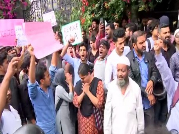 Left parties staged protest against Citizenship Amendment Act on Thursday in Karnatkaka's Bengaluru. Photo/ANI
