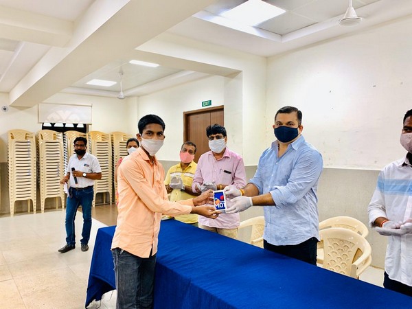 Independent MLA Rohan Khaunte distibuting the mobile phones in Goa. 