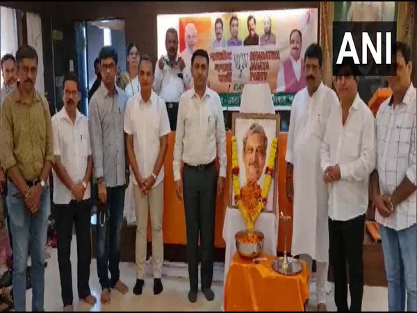 Goa Chief Minister Pramod Sawant, state BJP chief Sadanand Shet Tanavade and others pay floral tributes to Manohar Parrikar (Photo/ ANI)