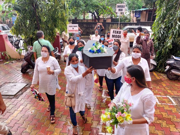 Goa Pradesh Mahila Congress holds symbolic protest against BJP Govt on high electricity bills amid coronavirus pandemic. (Photo/ANI)