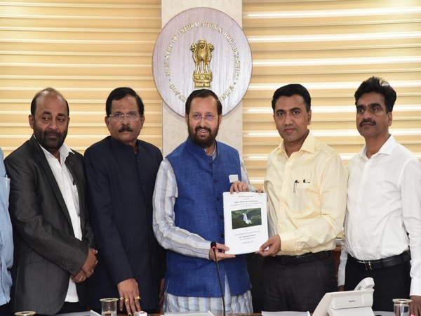 Goa CM Pramod Sawant submitting a memorandum to Prakash Javadekar on Monday. 