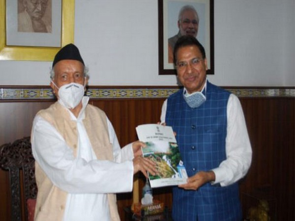 Goa SEC C R Garg, IAS presenting annual report of the Commission to Governor Bhagat Singh Koshyari