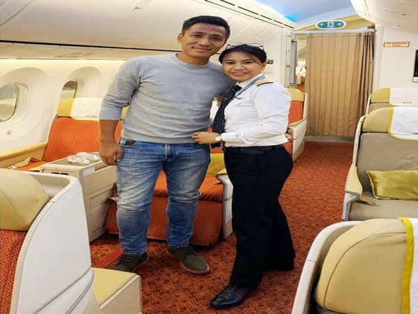 Gouramangi Singh with wife Pushpanjali Potsangbam (Image: Indian Football Team's Twitter)