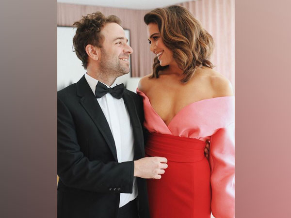 Taylor Goldsmith and Mandy Moore (Image source: Instagram)