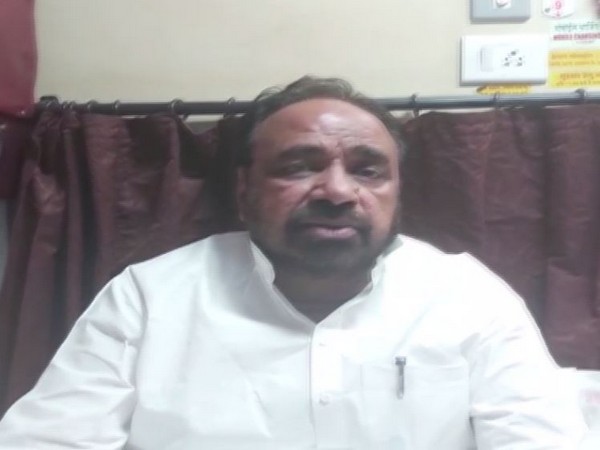 Congress' MLA Hardeep Singh Dang speaks to media in Gwalior [Photo/ANI]