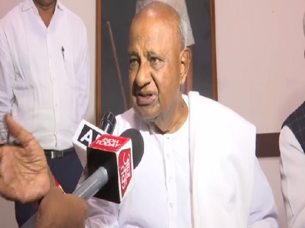 Former Prime Minister HD Deve Gowda speaking to media in Bengaluru, Karnataka on Thursday. 