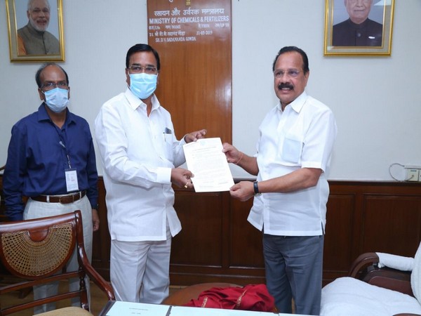 Telangana Agriculture Minister Singireddy Niranjanreddy handing request letter to Sadanand Gowda in New Delhi on Monday. (Picture source: Twitter/ Singireddy Niranjanreddy)