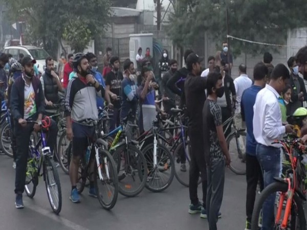 Cyclothon in Vadodara to spread voter awareness.
