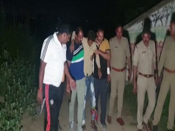 Police carrying the injured accused to the hospital. Photo/ANI