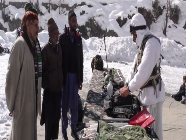 The avalanche rescue team of the Army briefs people about the rescue protocols during an avalanche. (Photo/ ANI)